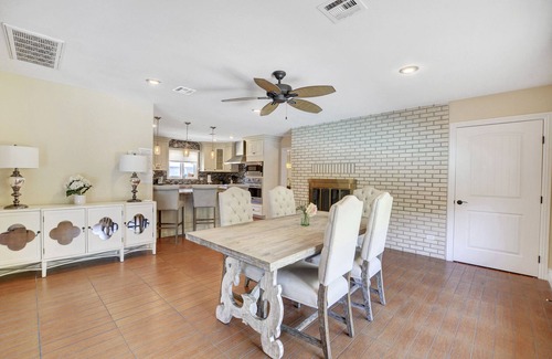 McNeil Estates Casa | ¡Casa de vacaciones de lujo de más de 4000 pies cuadrados (plano abierto) más cercana al Strip!