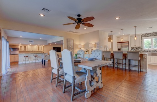 McNeil Estates Casa | ¡Casa de vacaciones de lujo de más de 4000 pies cuadrados (plano abierto) más cercana al Strip!