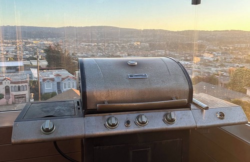 South San Francisco Casa | Spacious 4BR Family Retreat with Indoor Pool, Jacuzzi & Movie Room – Near SFO