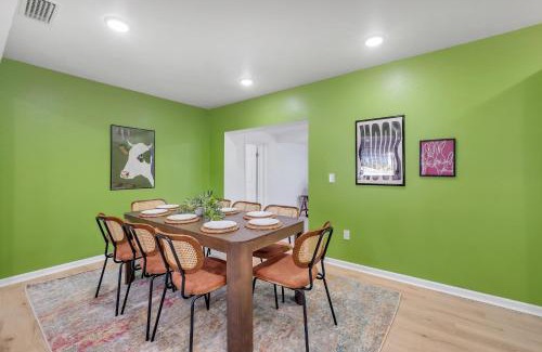 Tallahassee Casa | Spacious 4BD - Central Stay with Backyard & Games