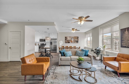 Central Business District Apartamento | Spacious 4BD Condo-Sleeps 12-Walk to Bourbon St & Superdome