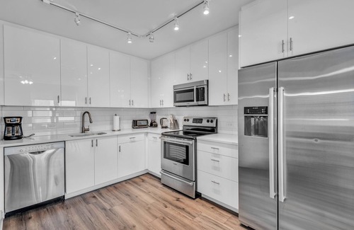 Central Business District Apartamento | Spacious 4BD Condo-Sleeps 12-Walk to Bourbon St & Superdome