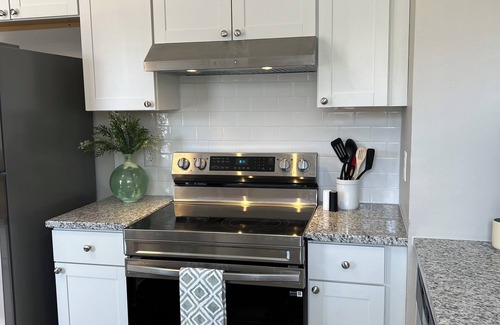 Martinez Casa | Spacious 4Bed/2Bath:Newly Refurbished: 2 Floors w/2 Living Rooms: 15 Min to GOLF