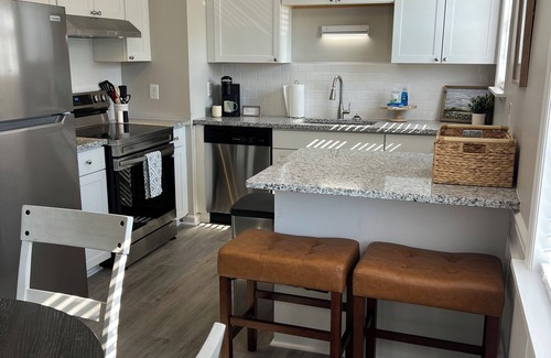 Martinez Casa | Spacious 4Bed/2Bath:Newly Refurbished: 2 Floors w/2 Living Rooms: 15 Min to GOLF