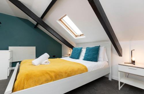 Gateshead Casa | Spacious 4BR Home in Gateshead Sleeps 7 with FREE Parking