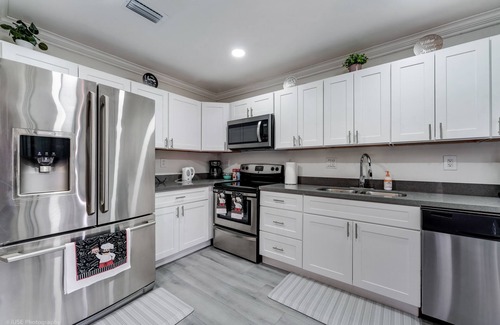 Ives Estates Casa | Spacious 4BR Miami Townhome | Communal Pool