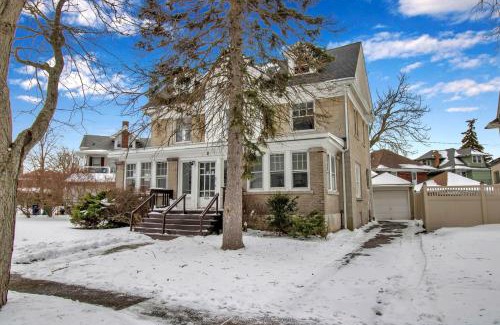 North Buffalo Casa | Spacious 4BR Near UB Niagara Falls - Pet Friendly