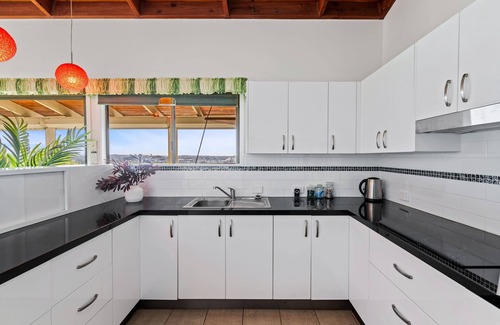 Rochedale South Casa | Spacious 4BR Retreat With Stunning Brisbane View
