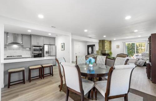 Pomona Apartamento | Spacious 4BR Retreat in Pomona with Sauna and Hot Tub