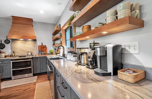 Black Mountain Casa | Spacious 5-bedroom house in Montreat with stunning views, spa, fitness room