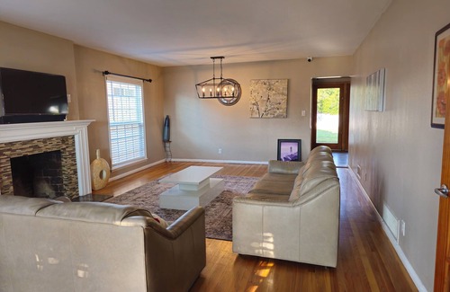 San Bernardino Casa | Spacious 5-bedroom bungalow in amazing San Bernardino with fitness room, AC