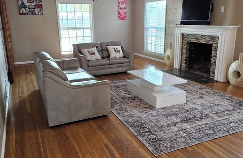 San Bernardino Casa | Spacious 5-bedroom bungalow in amazing San Bernardino with fitness room, AC