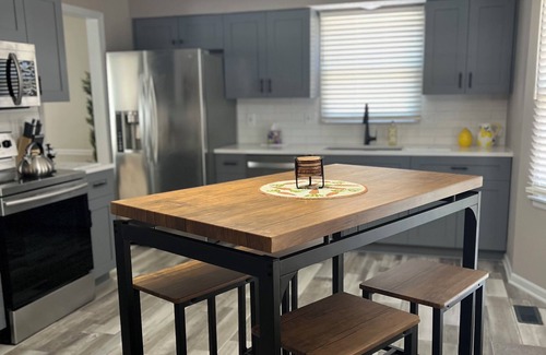 Overland Park Casa | Spacious 5-bedroom house in Overland Park