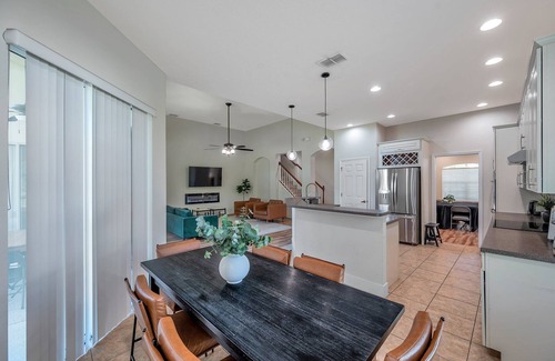 Palmetto Casa | Spacious 5-bedroom 3 full Bath house on large lot & cul-de-sac close to beaches