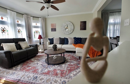 Berwyn Casa | Spacious 5-bedroom bungalow with AC, WiFi in welcoming Berwyn