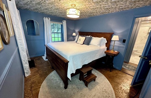 Kirtland Otro | Spacious 5-bedroom century home and barn on 10-acres in charming Kirtland Ohio!