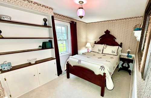 Kirtland Otro | Spacious 5-bedroom century home and barn on 10-acres in charming Kirtland Ohio!