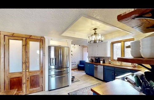 Linn Creek Casa | Spacious 5 Bedroom House ON THE LAKE, Private Dock, rent 2nd house next door!