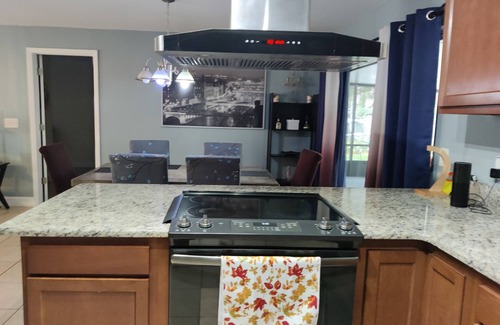 Longwood Casa | Spacious 5-bedroom house with WiFi, AC in charming Longwood