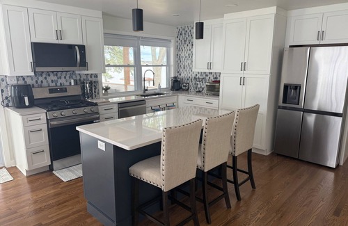 Menasha Casa | Spacious 5-bedroom house on Lake Butte des Morts in lovely Menasha.