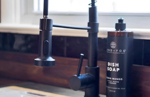 Waldorf Casa | Spacious 5-bedroom house in Waldorf with Fitness Room, Poker Room & Arcade