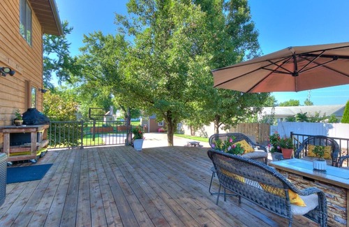 Ames Casa | Spacious 5-bedroom house in enchanting Ames with Wi-Fi, Close to the Action!!