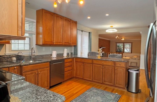Tysons Casa | Spacious 5-bedroom house in lovely Tysons with AC, Pool table, WiFi