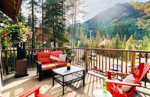 East Kootenay Casa | Spacious 5 bedroom Panorama Mountain Retreat !