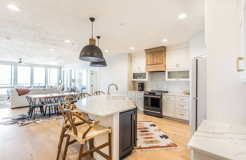 Arnolds Park Condominio | Spacious 5-bedroom condo in the delightful Stillwater building East Lake Okoboji