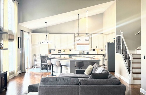 Fox Valley Casa | Spacious 5-bedroom house with WiFi, AC in tranquil Bolingbrook