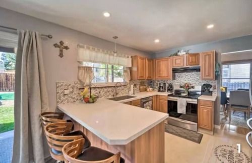 Lamar Heights Area Casa | Spacious 5-bedroom house with WiFi, AC in charming lake community in Westminster