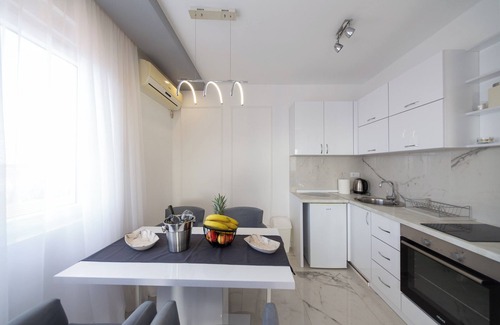 Neodi Villa | Spacious 5-bedroom villa with pool