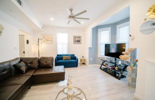 Washington Casa | Spacious 5 Bedroom Washington DC Home Near Metro with Free Parking