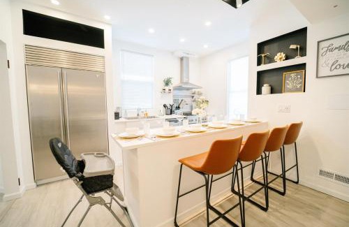 Washington Casa | Spacious 5 Bedroom Washington DC Home Near Metro with Free Parking