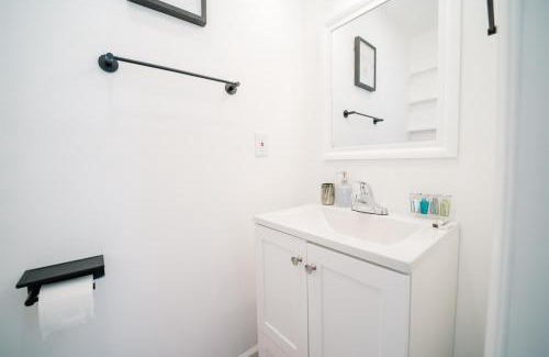 Washington Casa | Spacious 5 Bedroom Washington DC Home Near Metro with Free Parking