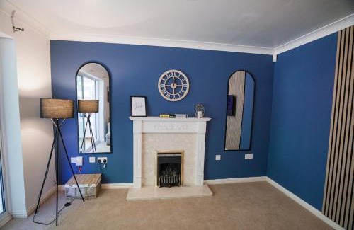 Stevenage Casa | Spacious 5 Bedrooms Sleeps 9 3 Bath and Parking Ideal for Contractors