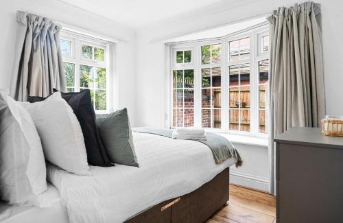 Bramcote Casa | Spacious 5 BR House