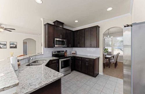 Norcross Casa | Spacious 5B3B｜Lush Backyard｜Garage & Street Parking｜Newly Renovated #41985