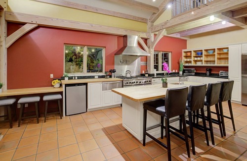 Sleepy Hollow Casa | Spacious 5BD Marin Home w/ Billiards, Poker & BBQ