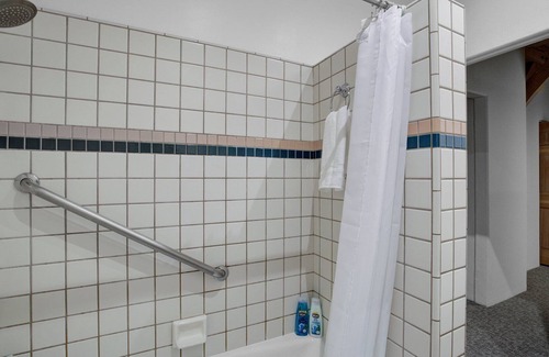 Sleepy Hollow Casa | Spacious 5BD Marin Home w/ Billiards, Poker & BBQ