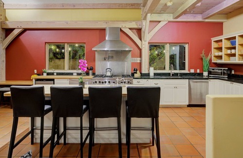 Sleepy Hollow Casa | Spacious 5BD Marin Home w/ Billiards, Poker & BBQ