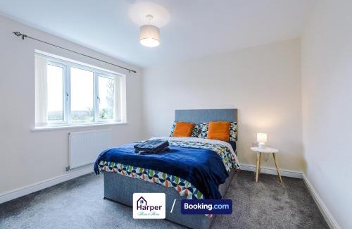 Ewloe Casa | Spacious 5BR Detached House by Harperletting - Driveway, Hawarden, Long&Short Stays