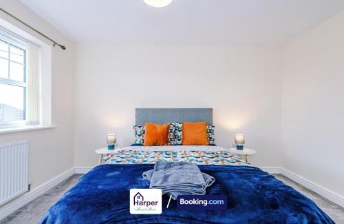 Ewloe Casa | Spacious 5BR Detached House by Harperletting - Driveway, Hawarden, Long&Short Stays