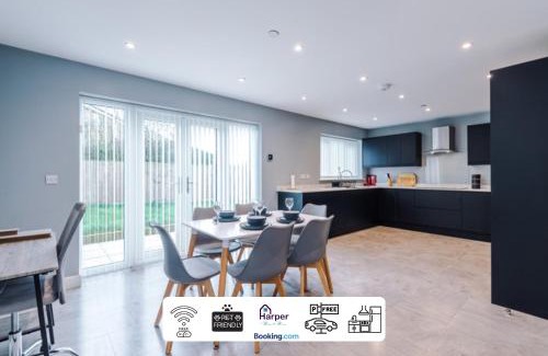 Ewloe Casa | Spacious 5BR Detached House by Harperletting - Driveway, Hawarden, Long&Short Stays