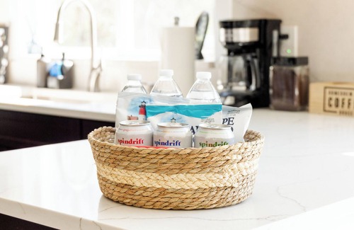 Burnsville Casa | Spacious 5BR Family Retreat w/ In-Law Suite & Park Access – Near Mall of America