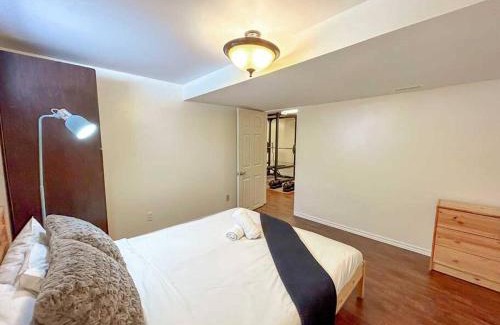 Downtown Gatineau Apartamento | Spacious 5BR home. Close to everything!