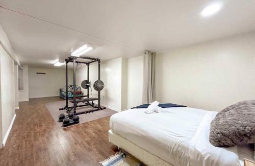 Downtown Gatineau Apartamento | Spacious 5BR home. Close to everything!