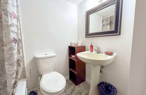 Downtown Gatineau Apartamento | Spacious 5BR home. Close to everything!