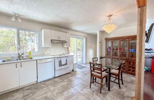 Downtown Gatineau Apartamento | Spacious 5BR home. Close to everything!