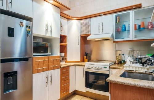 Roma Sur Apartamento | Spacious 5BR Home Metro Steps to Cafes | Pet OK!